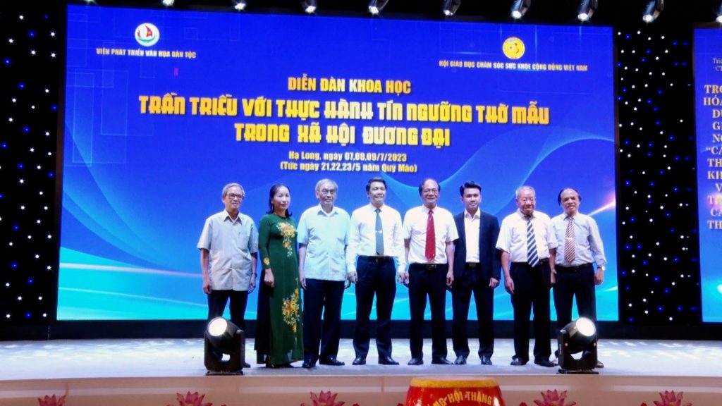 Ban tổ chức Diễn đàn khoa học.